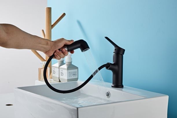 Black color Saving Water Explosion Proof Pull Out Sink Faucet